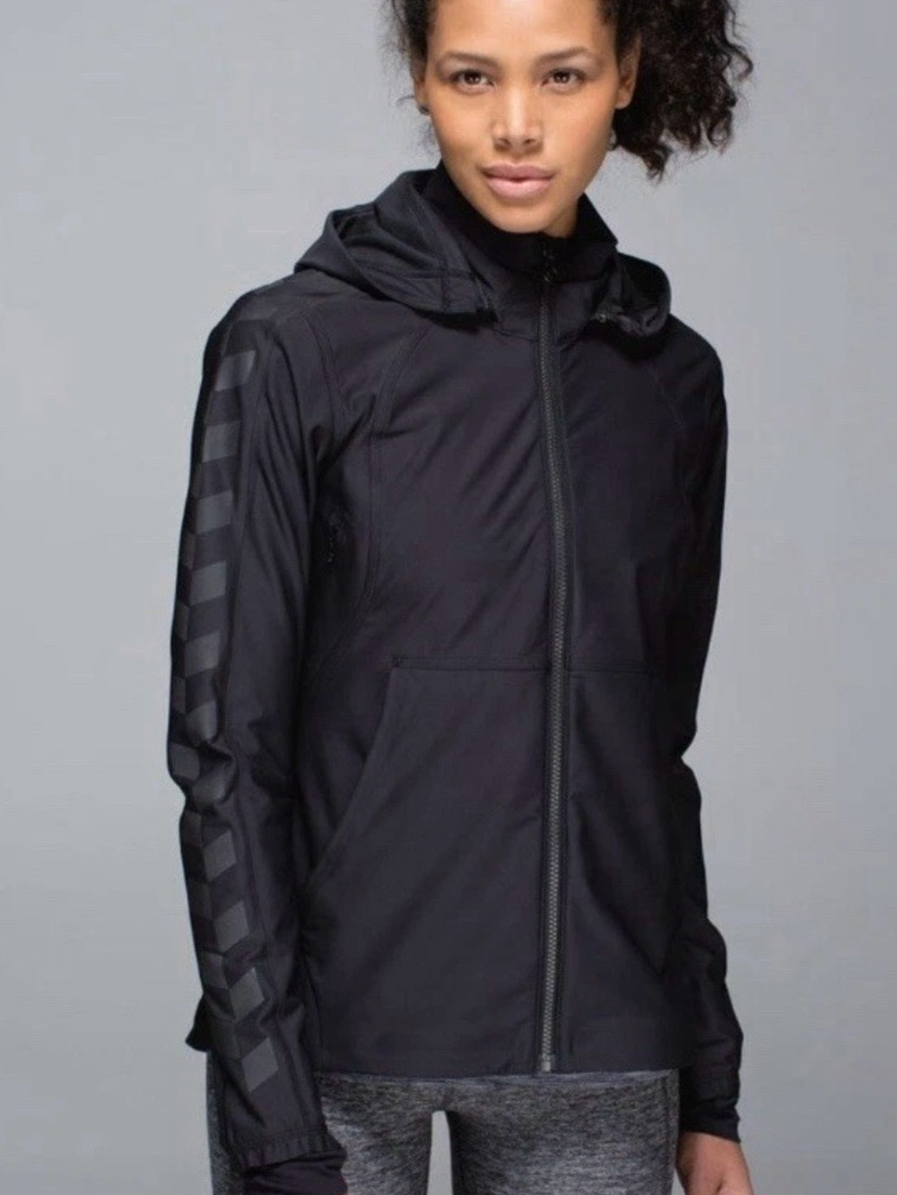 LULULEMON FEELIN FROSTY Ladies Black Soft-shell Jacket Reflective Runner size 4
